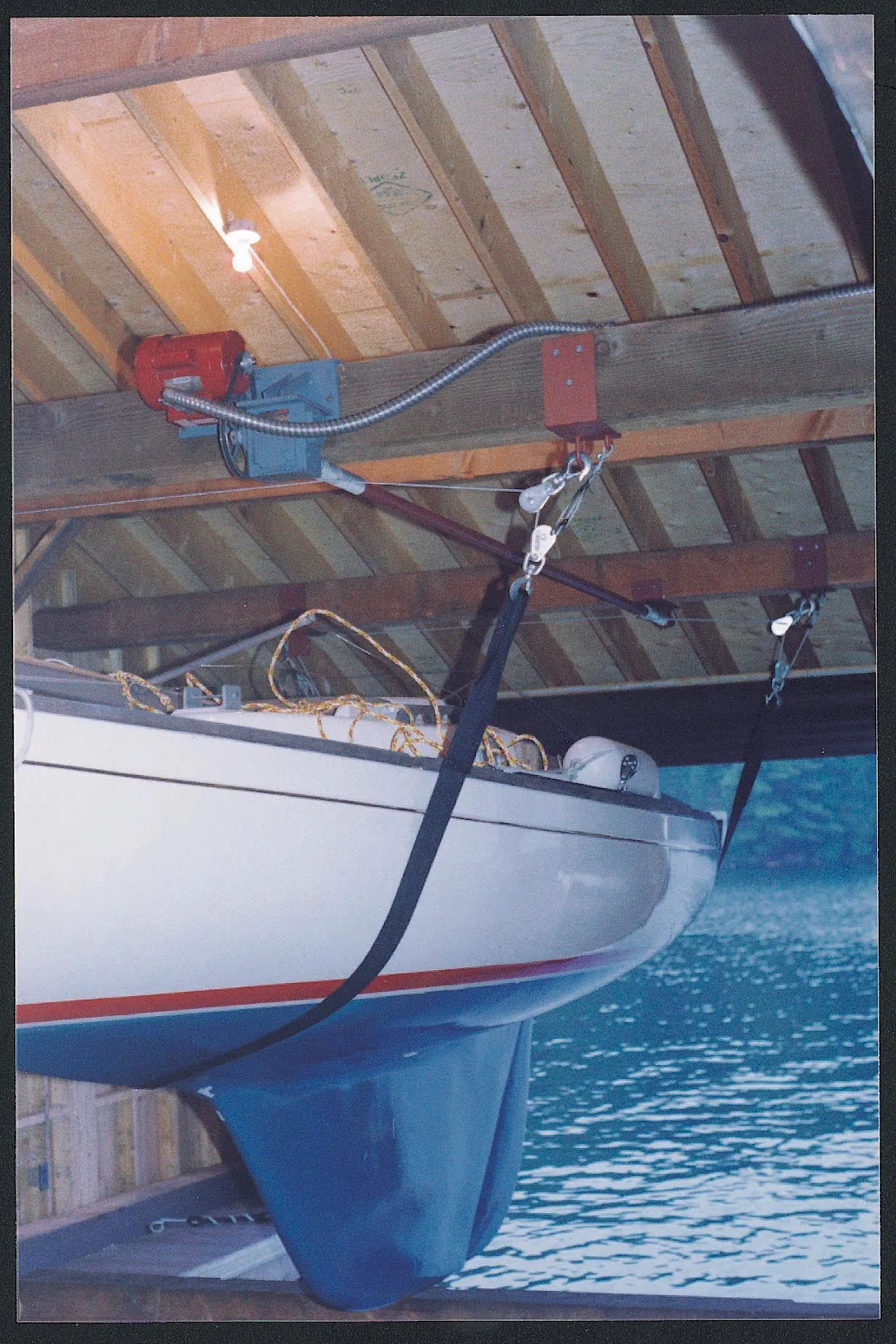 Wet Slip Boat Lifts GS20